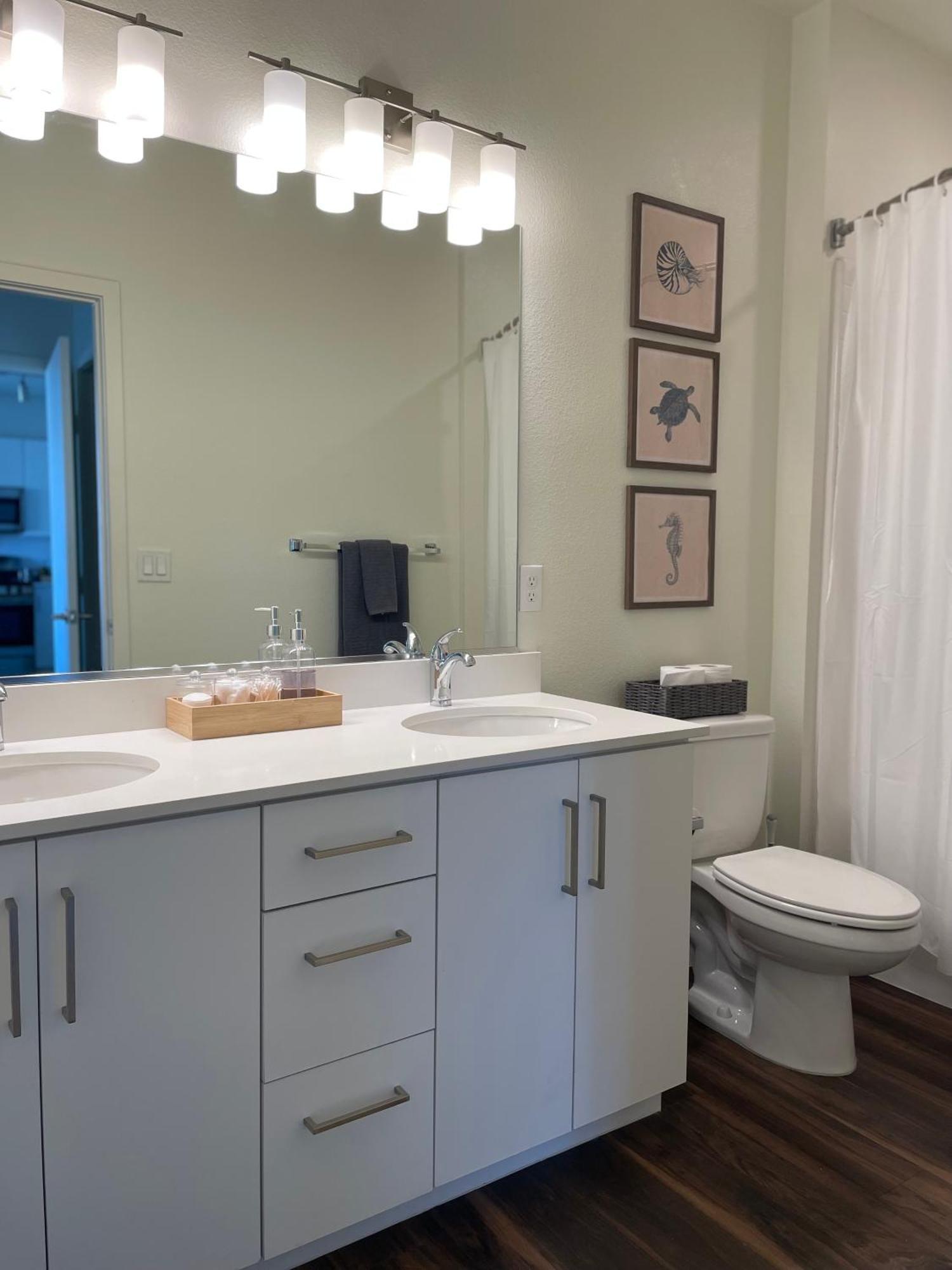 3 Bedroom Downtown Apartment *