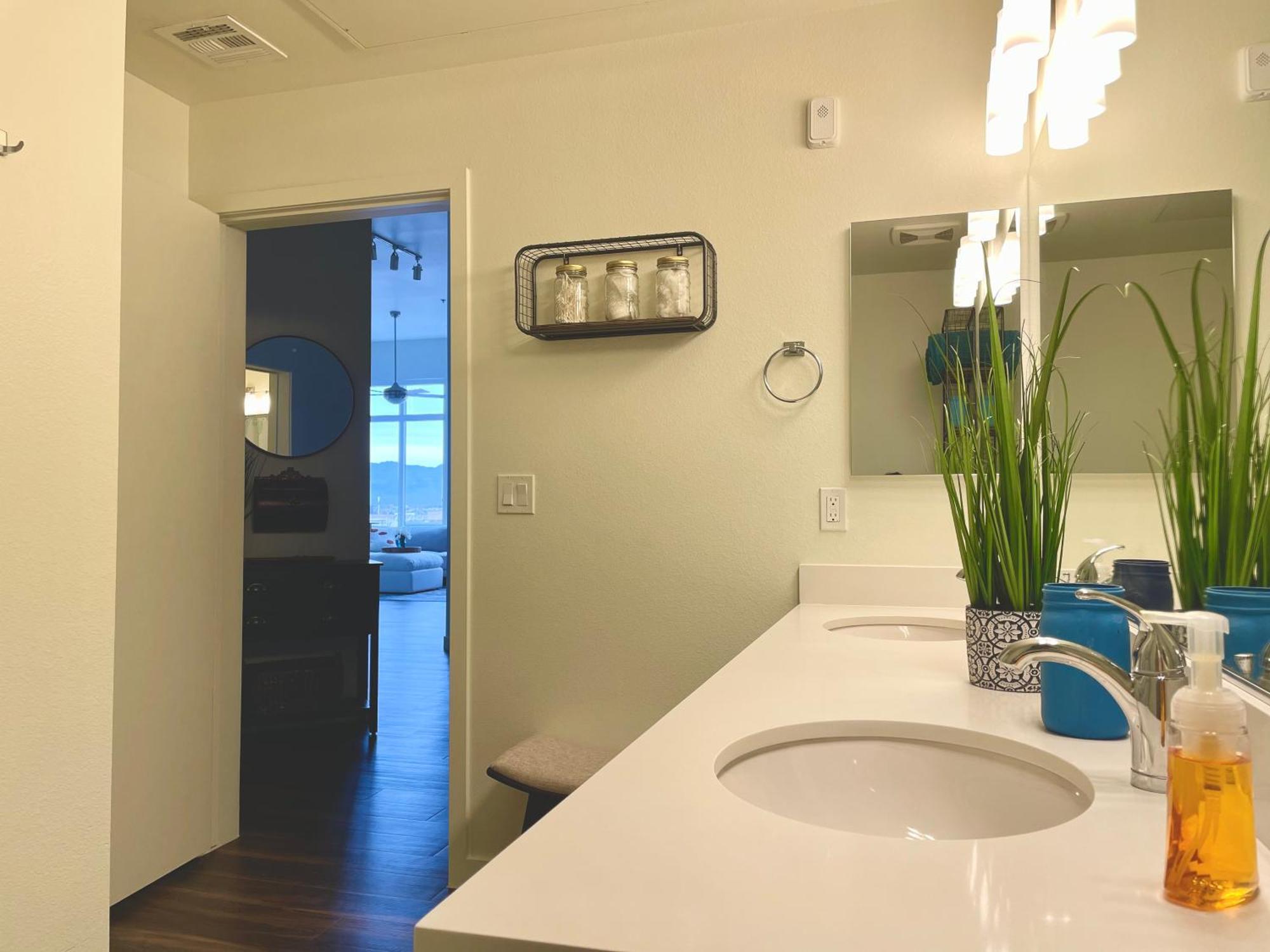 3 Bedroom Downtown Apartment Las Vegas